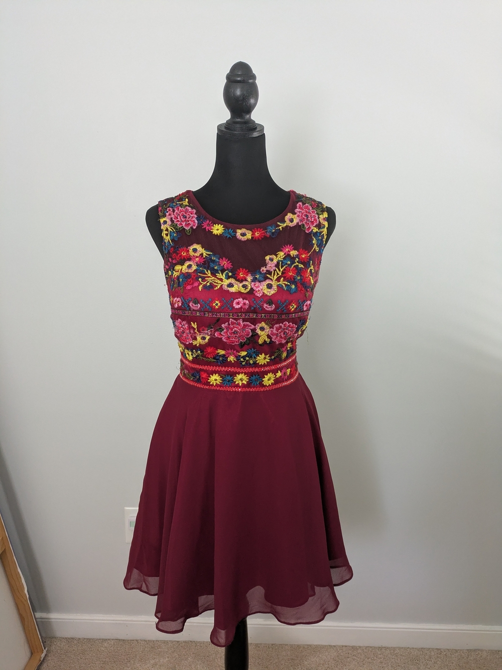 NWT Nariana Embroidered Sleeveless Mini Dress Size L Sheer Back Fit And Flare